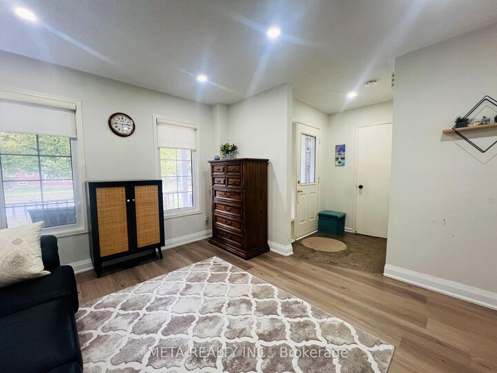 Property Photo:  39 Bayside Gate  ON L1N 9W5 
