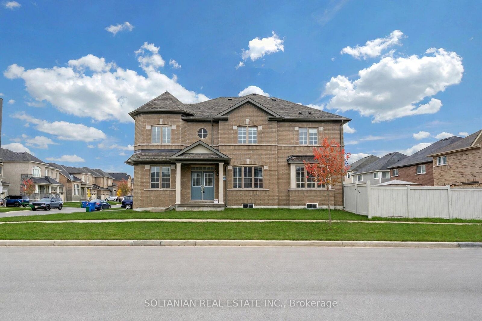 Property Photo:  75 Bud Leggett Crescent  ON L4P 0B7 