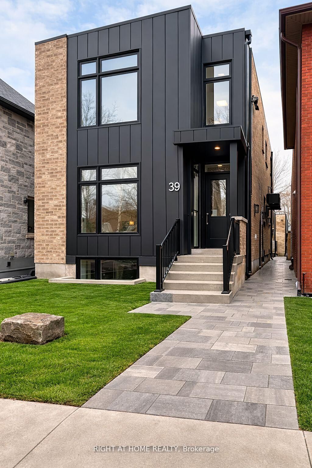 Property Photo:  39 Fifteenth Street 2  ON M8V 3J3 