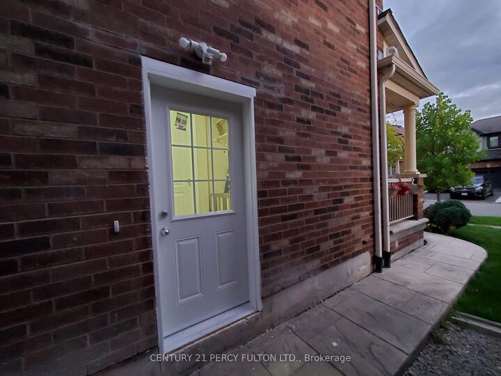 Property Photo:  308 Nakerville Crescent Lower  ON L9T 7T9 