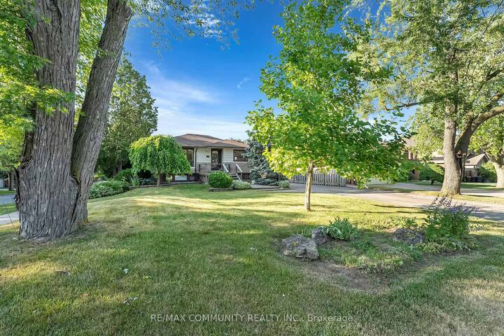 Property Photo:  446 Ruth Avenue  ON M2M 2J3 