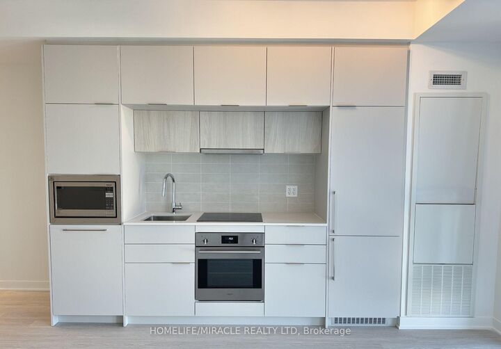 Property Photo:  185 Alberta Avenue 703  ON M6C 0A5 