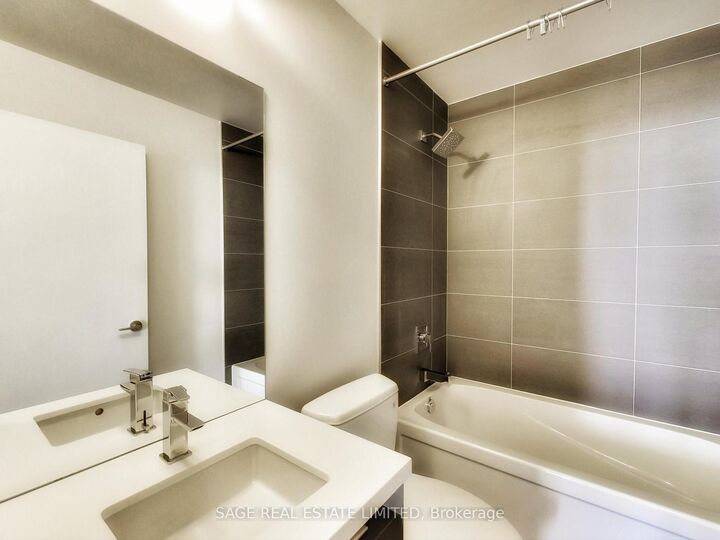 Property Photo:  8 Eglinton Avenue E 5012  ON M4P 0C1 