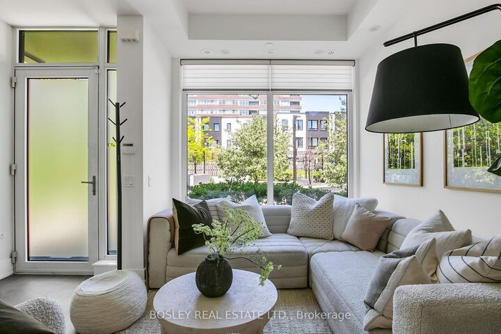 Property Photo:  51 Paul Lane Gardens Th05  ON M5T 2H6 