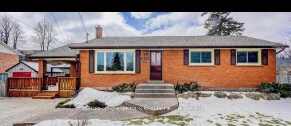 Property Photo:  1038 Glendor Avenue Upper  ON L7R 3V2 