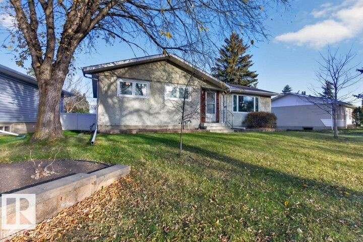 Property Photo:  9120 92 Avenue  AB T8L 1A7 