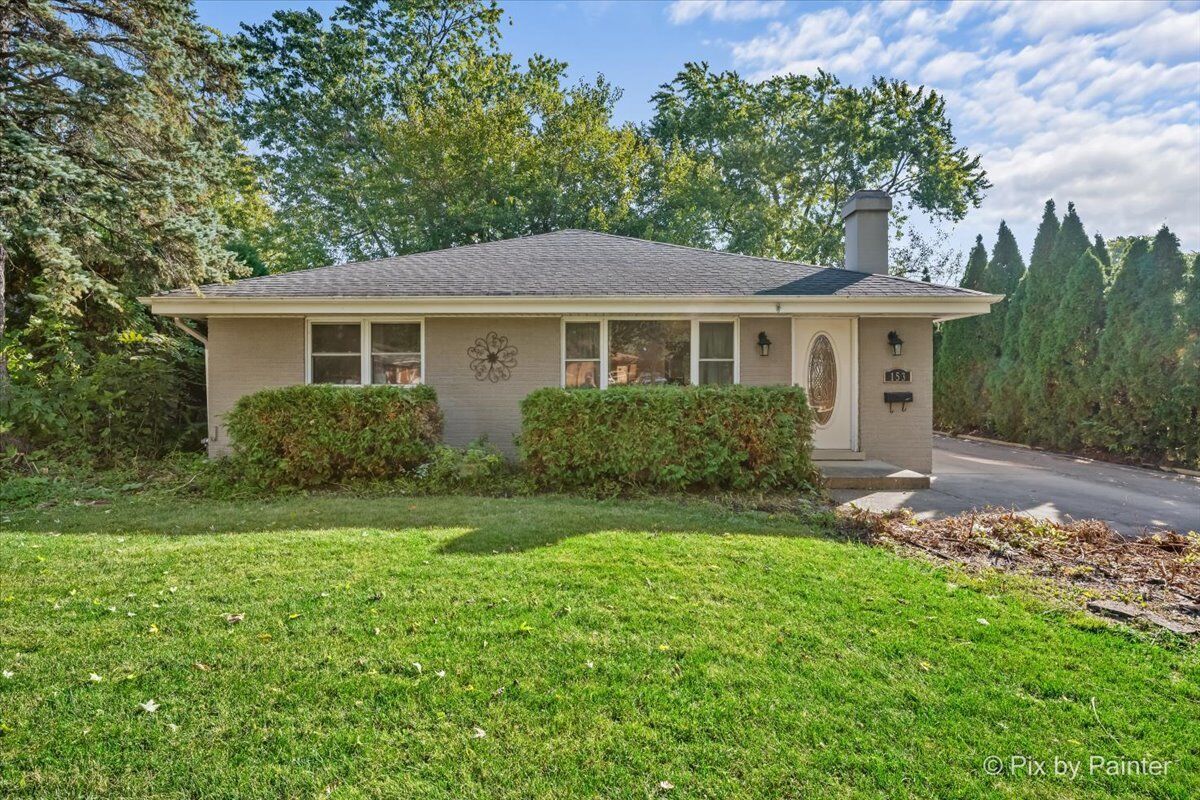 Property Photo:  153 S Prairie Avenue  IL 60108 