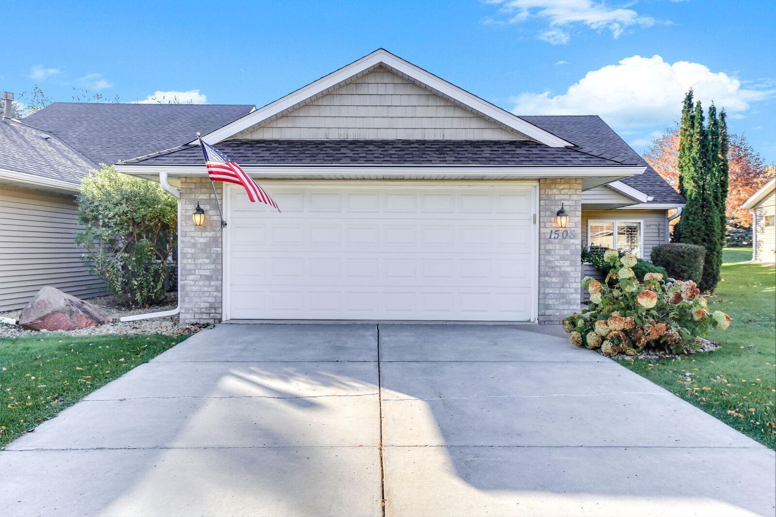 Property Photo:  1508 Carleton Drive  MN 55033 