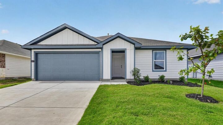 Property Photo: 807 Somerset Way TX 76645