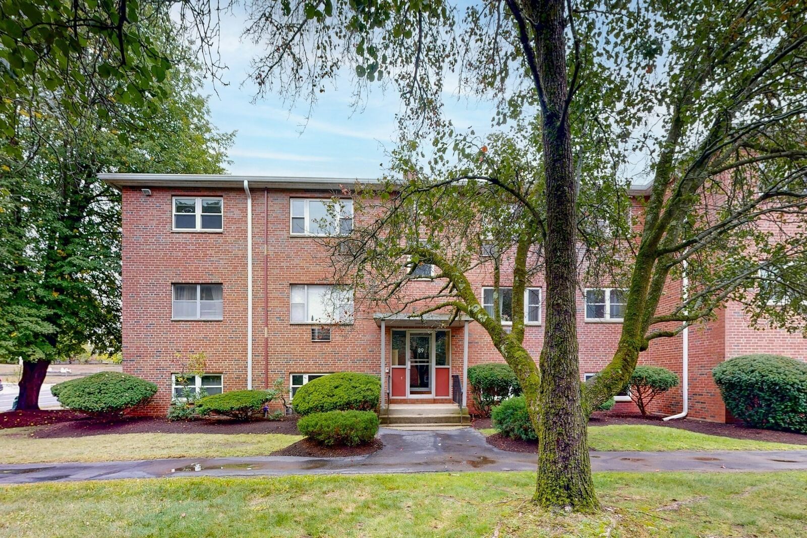 Property Photo:  89 Walnut St 5  MA 02460 