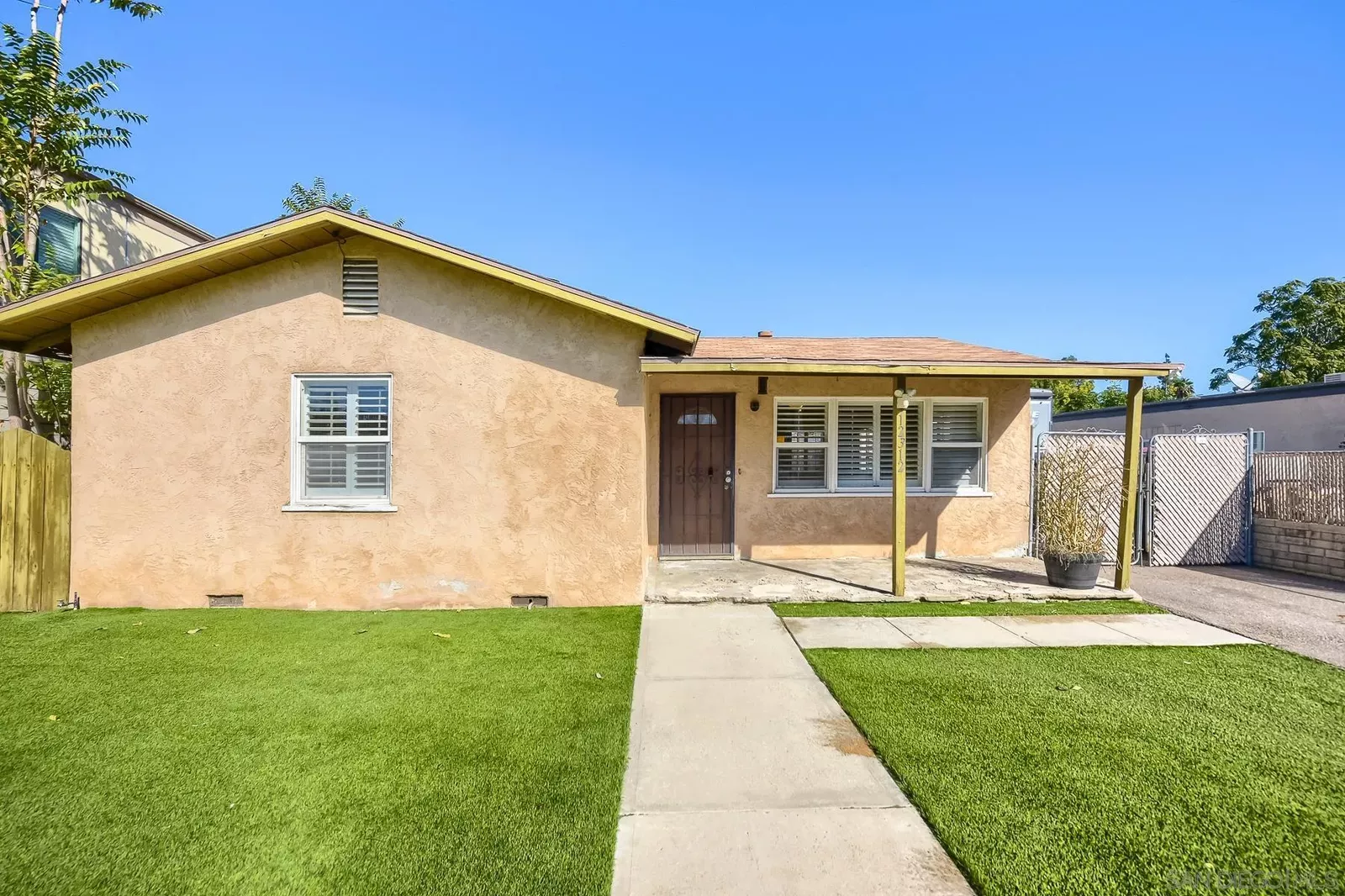 Property Photo: 12312 Parkside St CA 92040