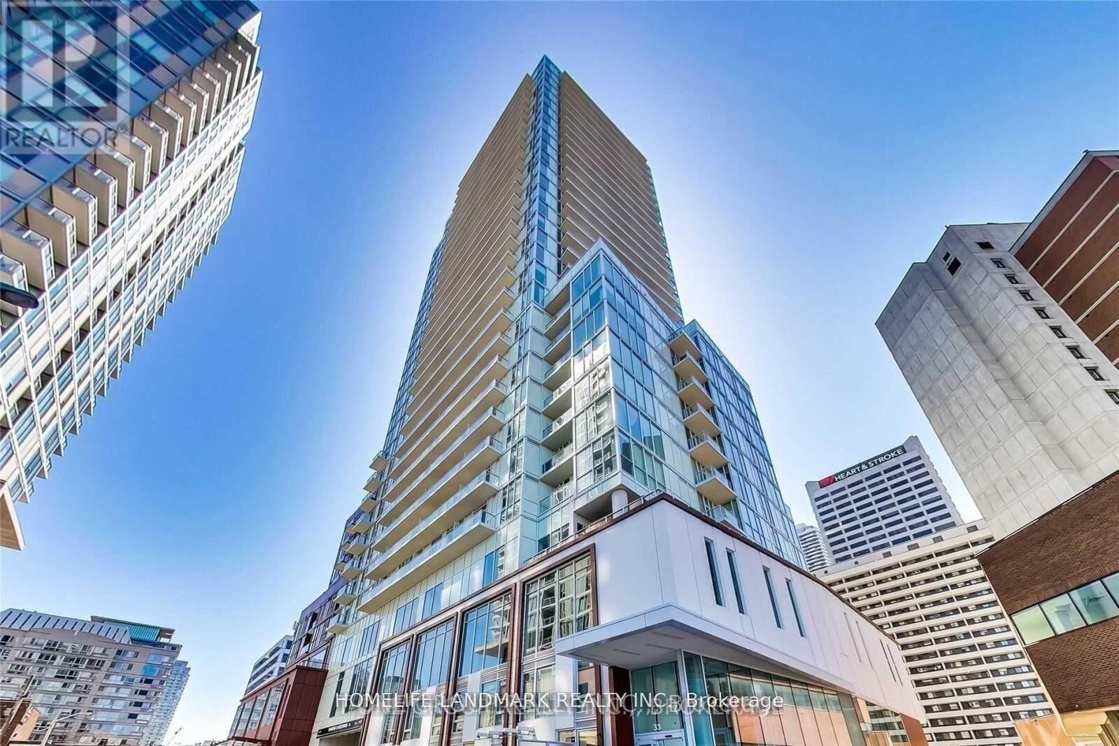 Property Photo:  33 Helendale Avenue 1018  ON M4R 1C5 