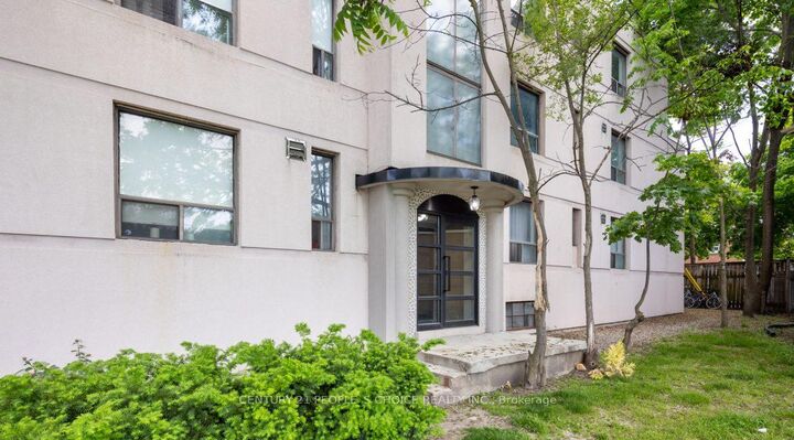 Property Photo:  869 Avenue Road 10  ON M5P 2K5 