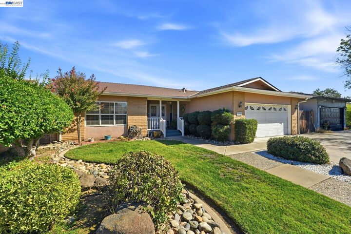 Property Photo:  1732 Rose Ave  CA 95307 