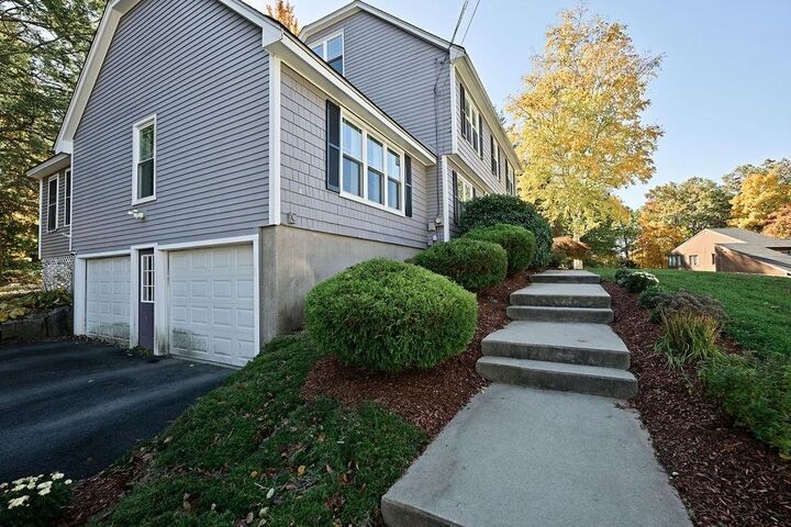 Property Photo:  10 Cathedral Circle  NH 03063 