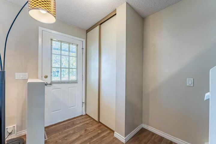 Property Photo: 552 Queenston Gardens SE AB T2J 6R2
