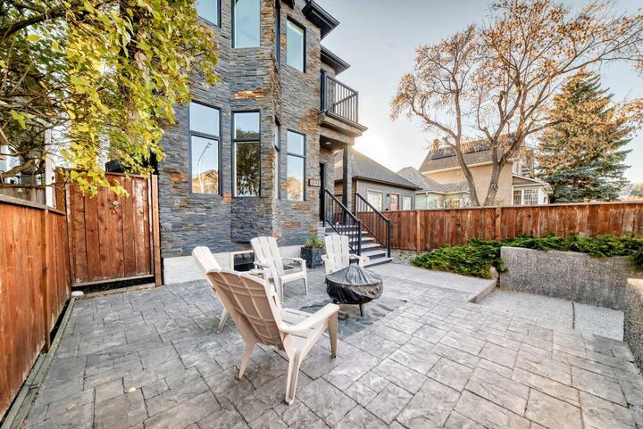 Property Photo:  1031 19 Avenue SE  AB T2G 1M1 