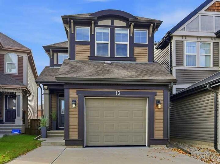Property Photo:  19 Auburn Crest Manor SE  AB T3M 1T7 