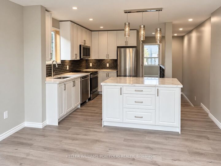 Property Photo:  19 Kelvin Avenue  ON M4C 5C7 