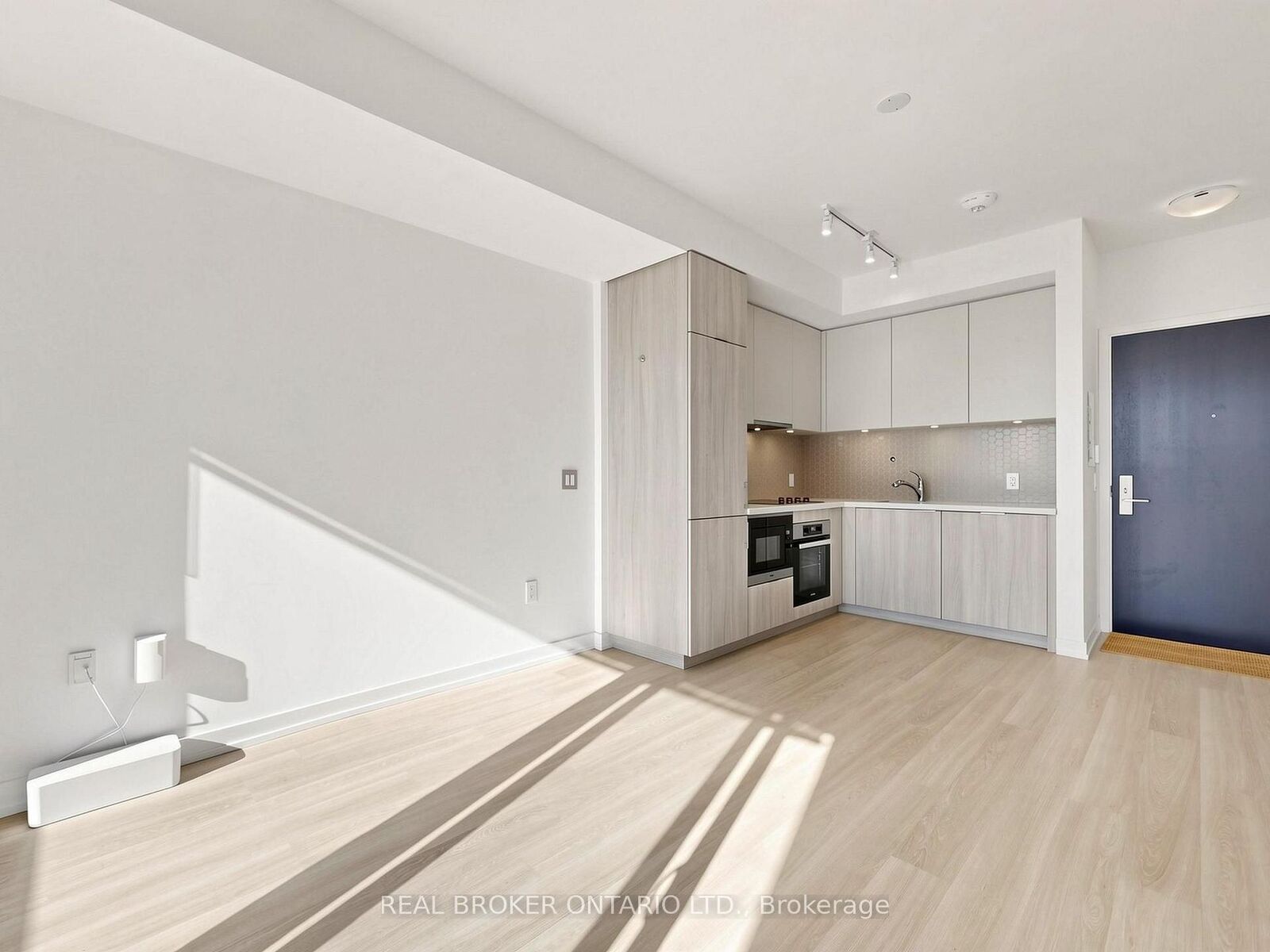Property Photo:  158 Front Street E 816  ON M5A 0K9 
