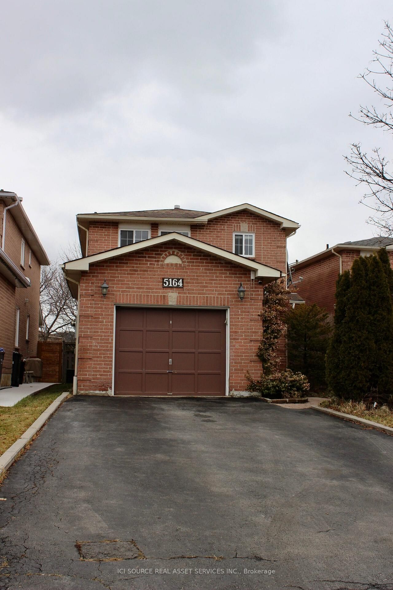 Property Photo: 5164 Palomar Crescent Upper ON L5R 2W9