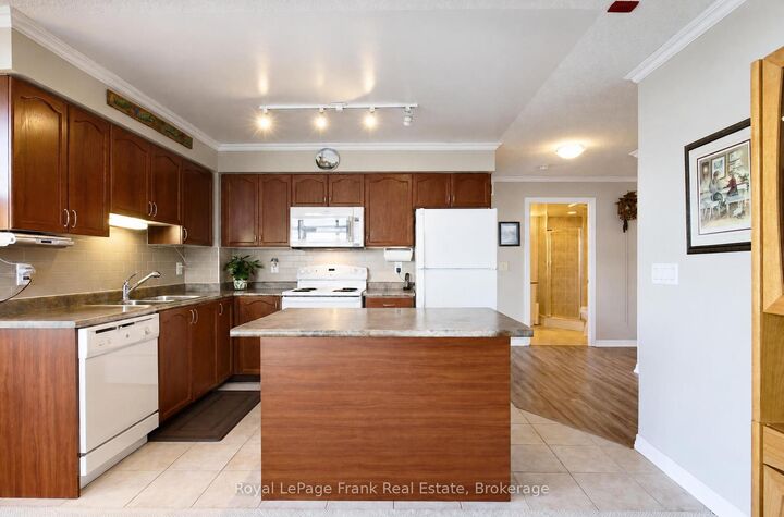 Property Photo:  1600 Charles Street 904  ON L1N 0G4 