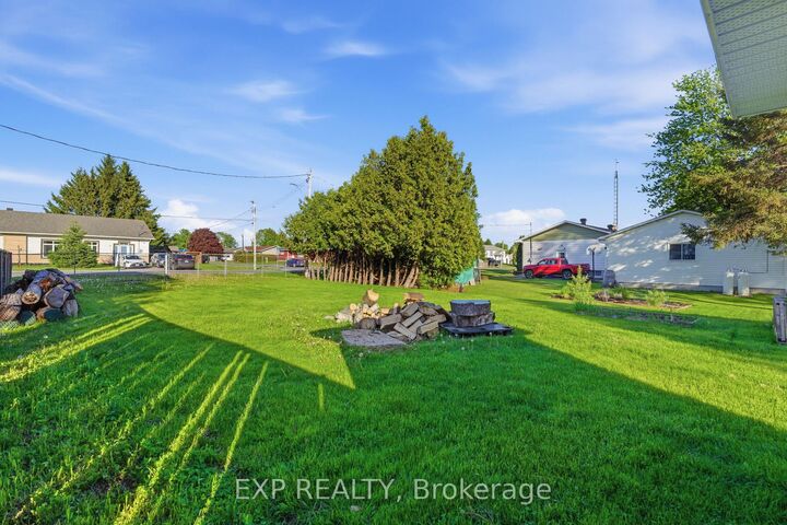 Property Photo:  4 Montcalm Street  ON K0A 1E0 