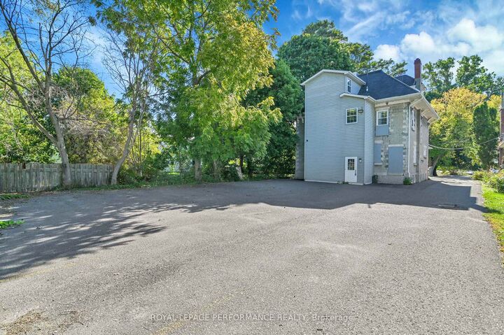 Property Photo:  117 First Street E  ON K6H 1K8 