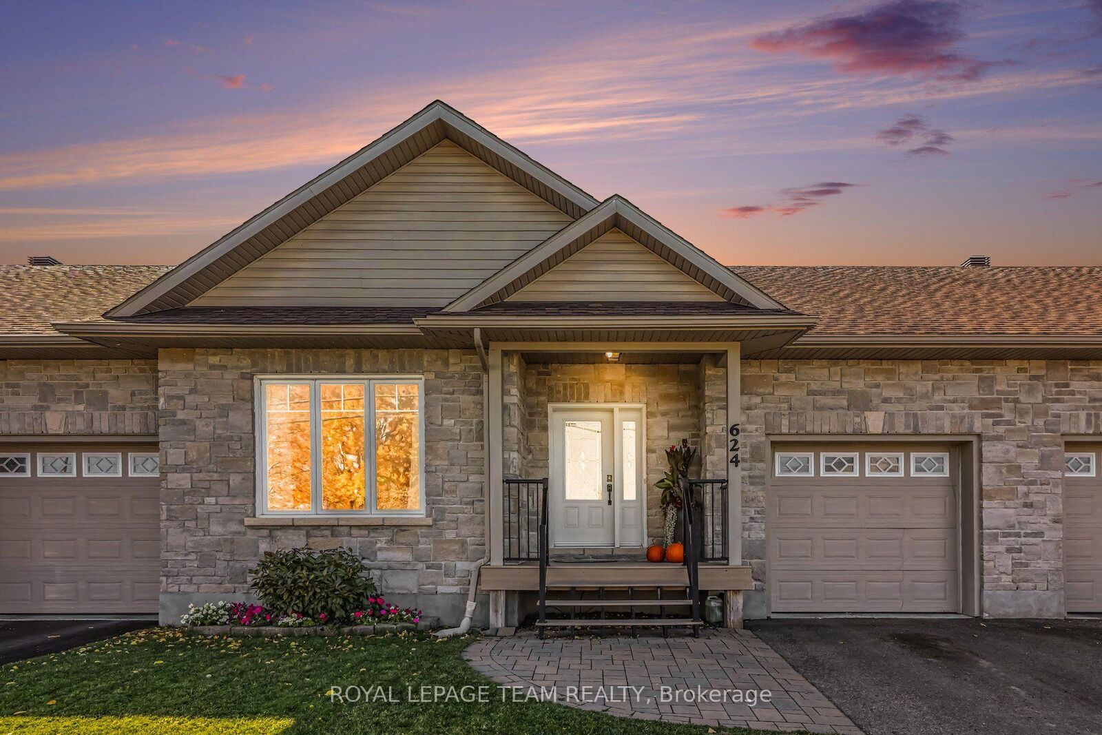 Property Photo:  624 St Lawrence Street  ON K0C 2K0 