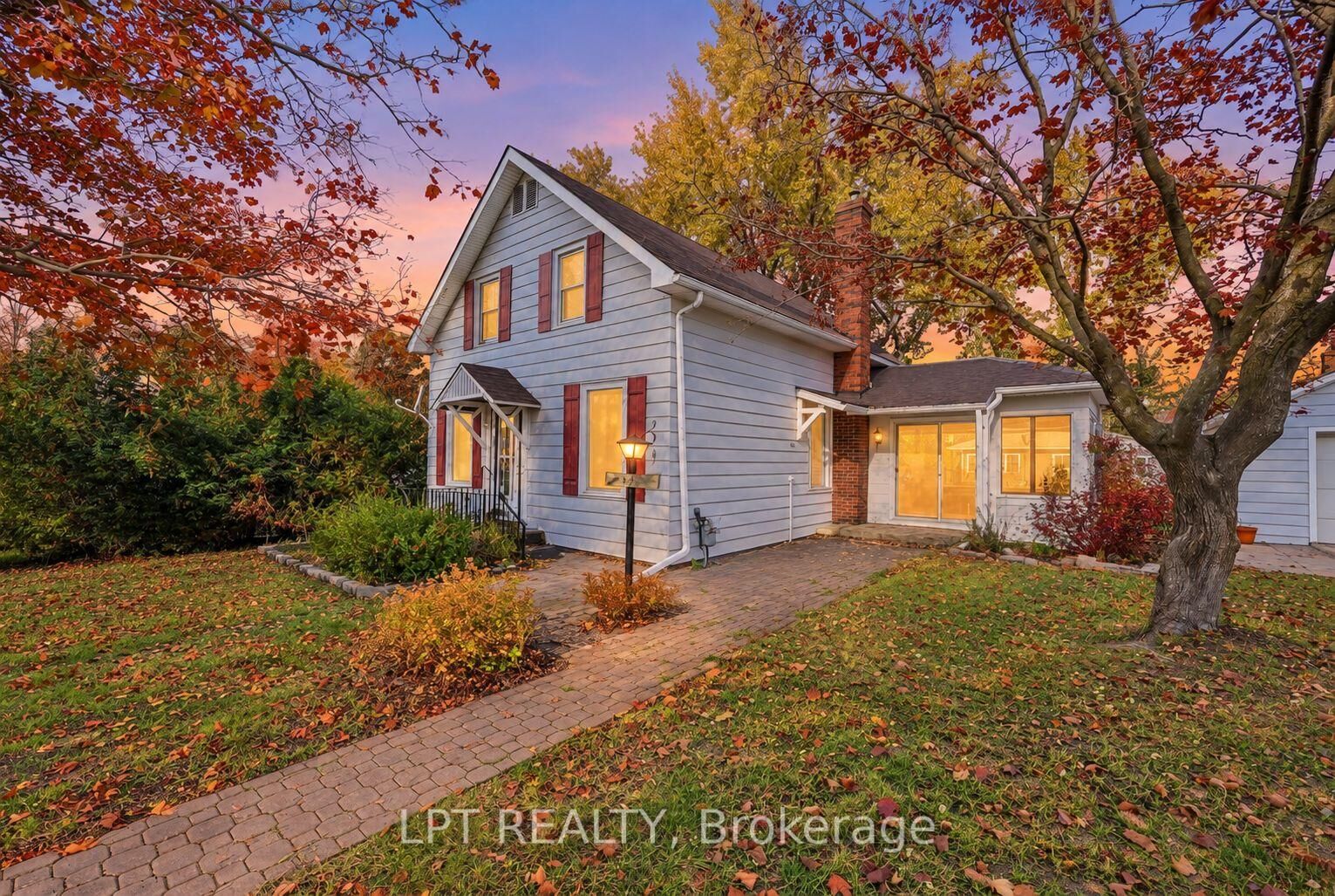 Property Photo: 190 Winewood Avenue W ON P1P 1E6