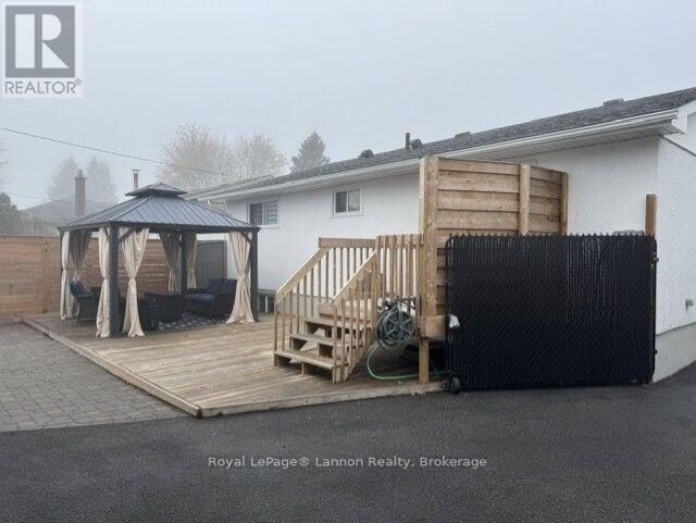 Property Photo:  524 Wiltshire Crescent  ON P7C 4N1 