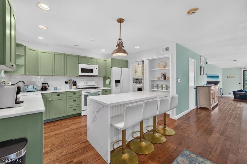 Property Photo: 586 Sanderling Ct NJ 07094