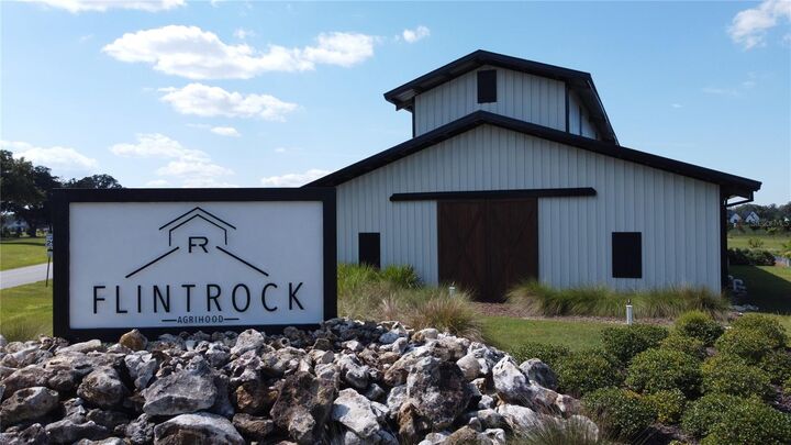 Property Photo: 5890 SW 124th Way FL 32618