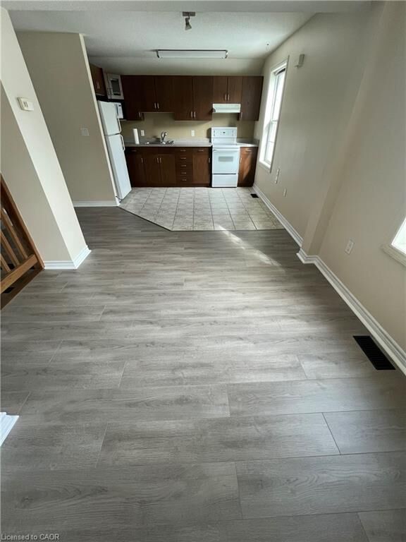 Property Photo:  6 Moyer Street B  ON N2H 2S5 