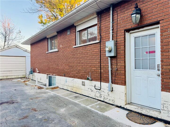 Property Photo:  77 Moxley Drive Lower  ON L8T 3Y8 