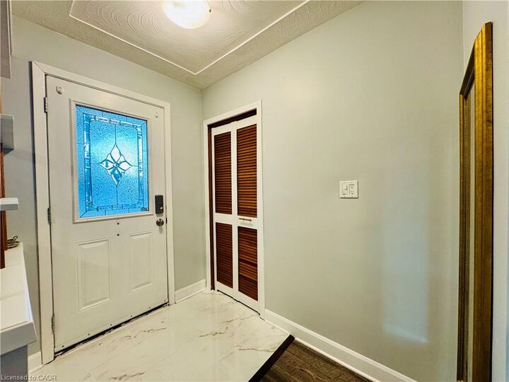 Property Photo:  77 Moxley Drive Main  ON L8T 3Y8 