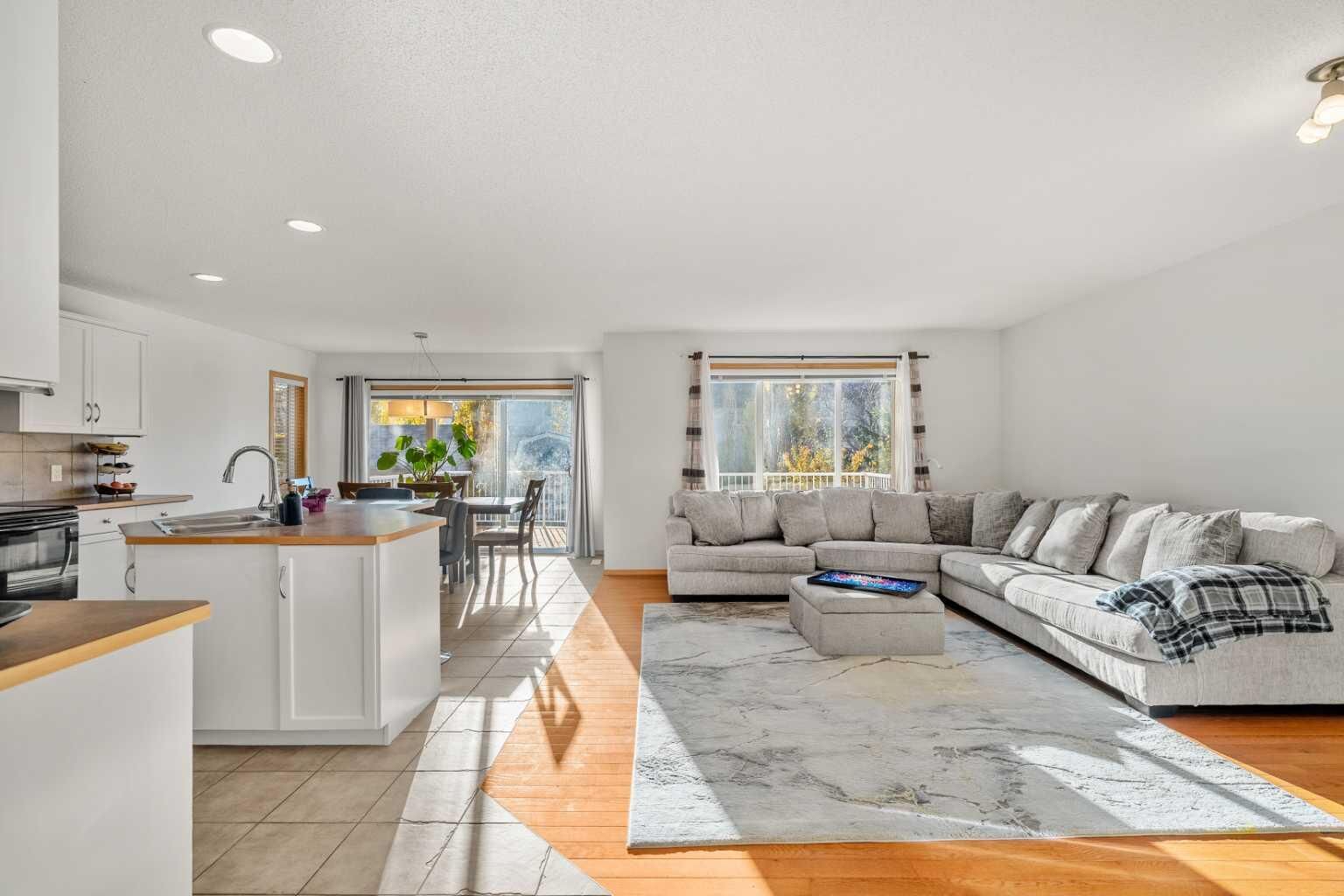 Property Photo:  116 Tuscany Ravine Crescent NW  AB T3L 2X2 