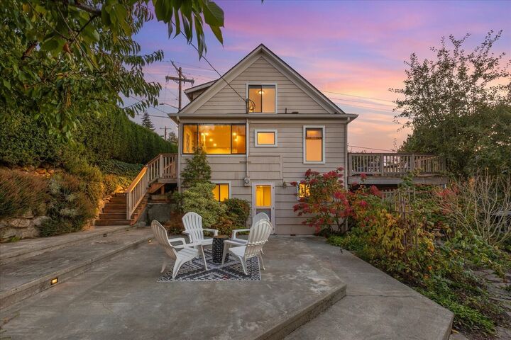 Property Photo: 657 Walnut Street WA 98020