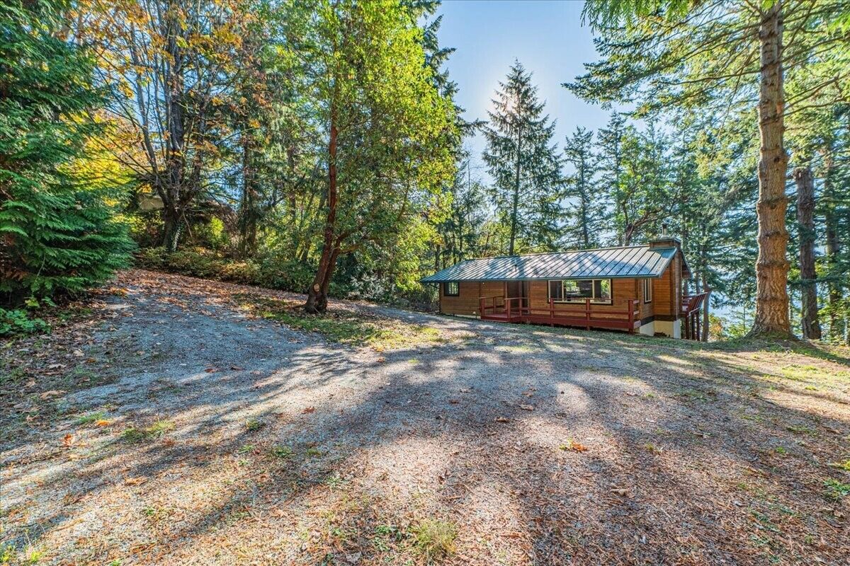Property Photo:  2110  Gull Way  WA 98282 