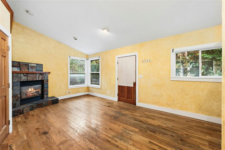 Property Photo:  3416  Claremont Avenue  WA 98144 