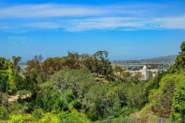 Property Photo:  2417 Arista Ct  CA 92103 