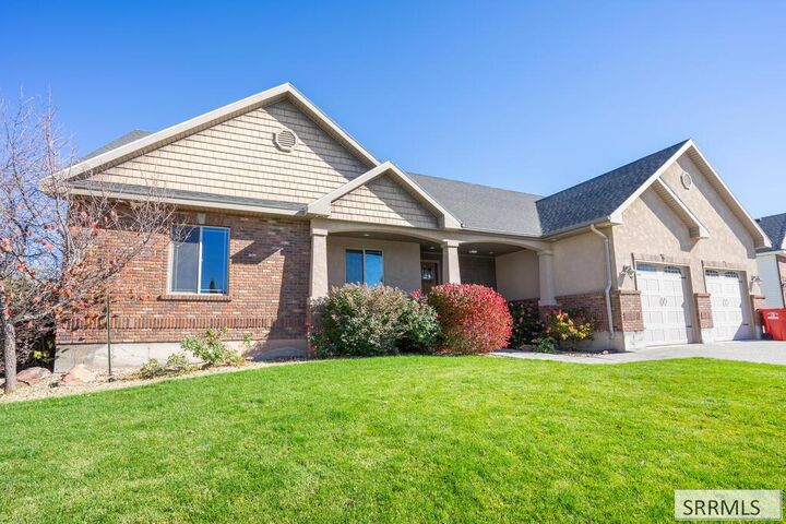 Property Photo:  516 Glenwood Circle  ID 83442 