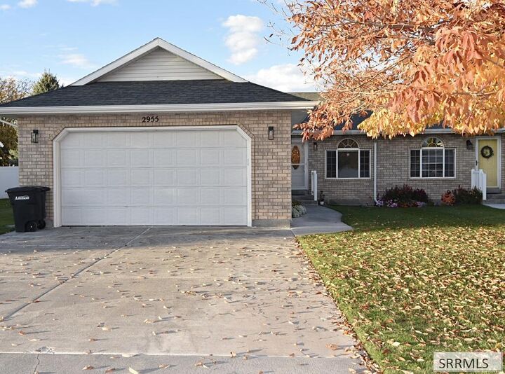 Property Photo:  2955 E Courtyard Circle  ID 83406 
