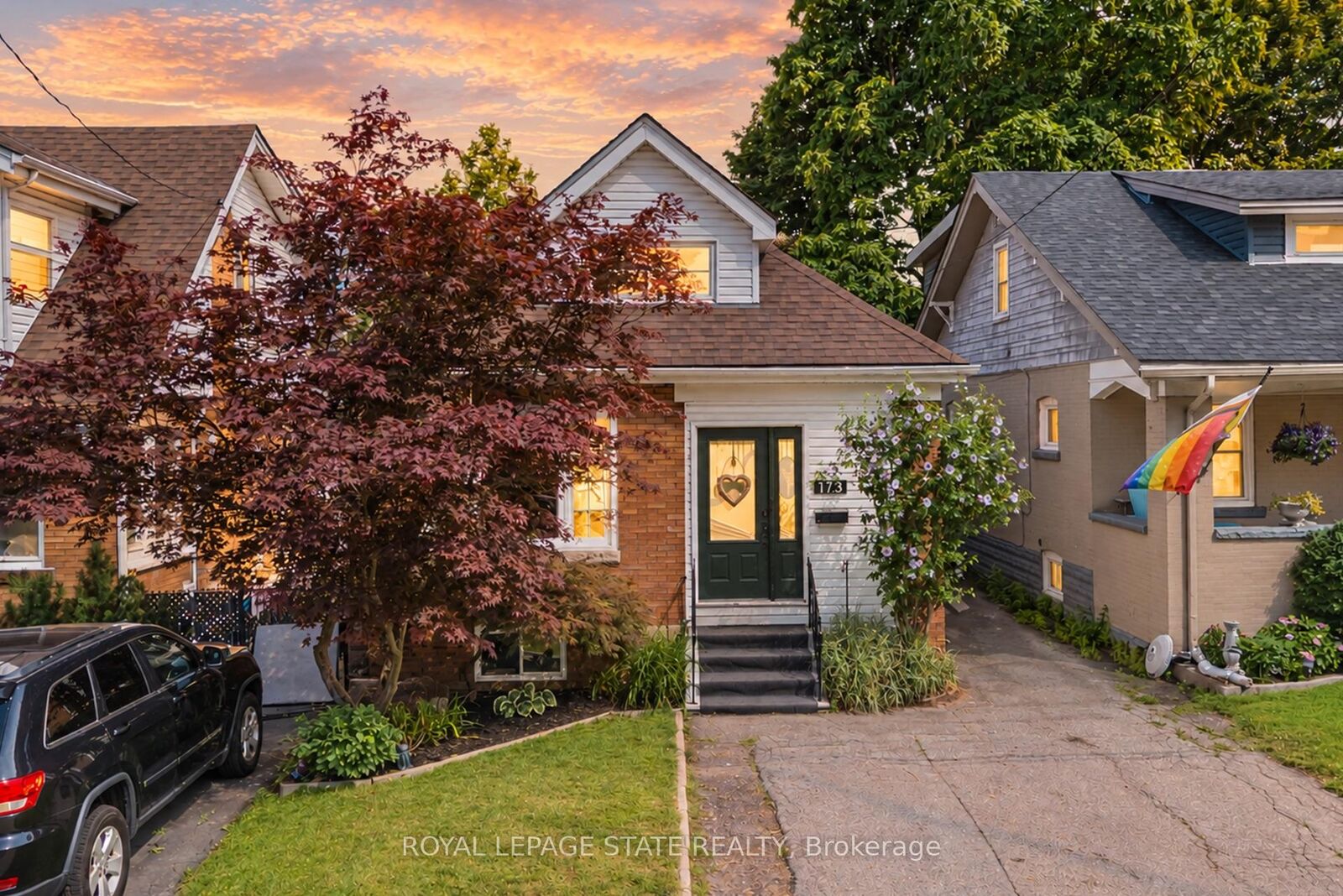 Property Photo:  175 Rosslyn Avenue S  ON L8M 3J4 