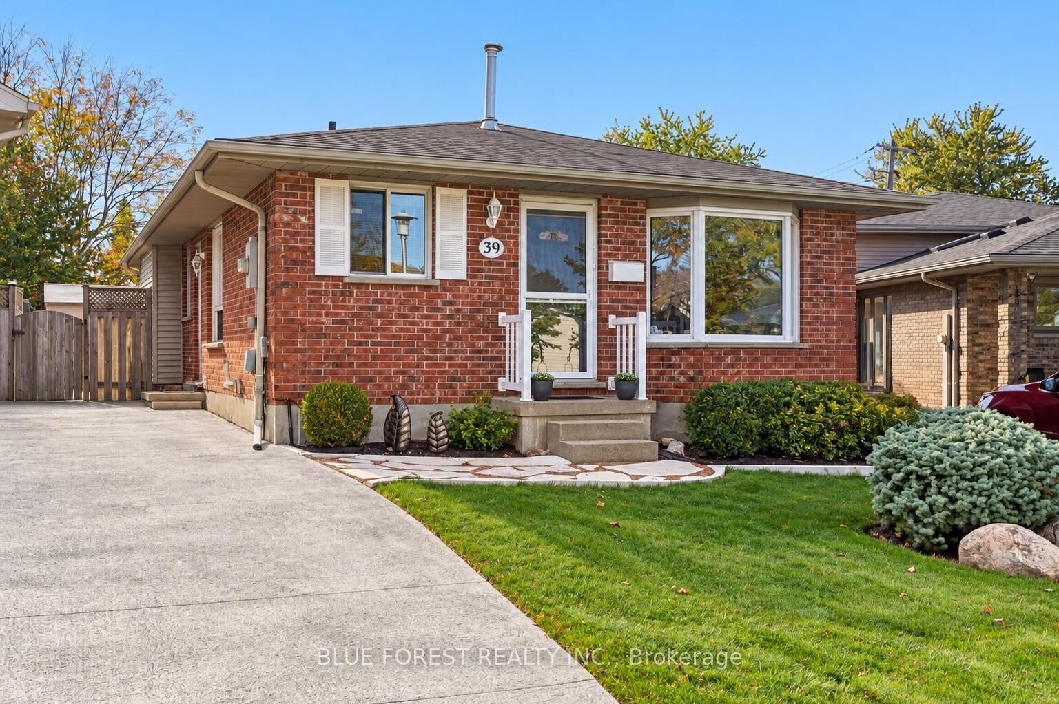Property Photo:  39 Gerald Crescent  ON N5Z 5A4 