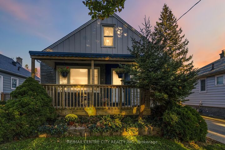 Property Photo:  794 Strand Street  ON N5Y 1T3 