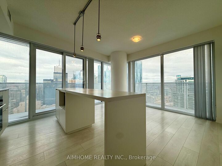 Property Photo: 88 Harbour Street 5304 ON M5J 0C3