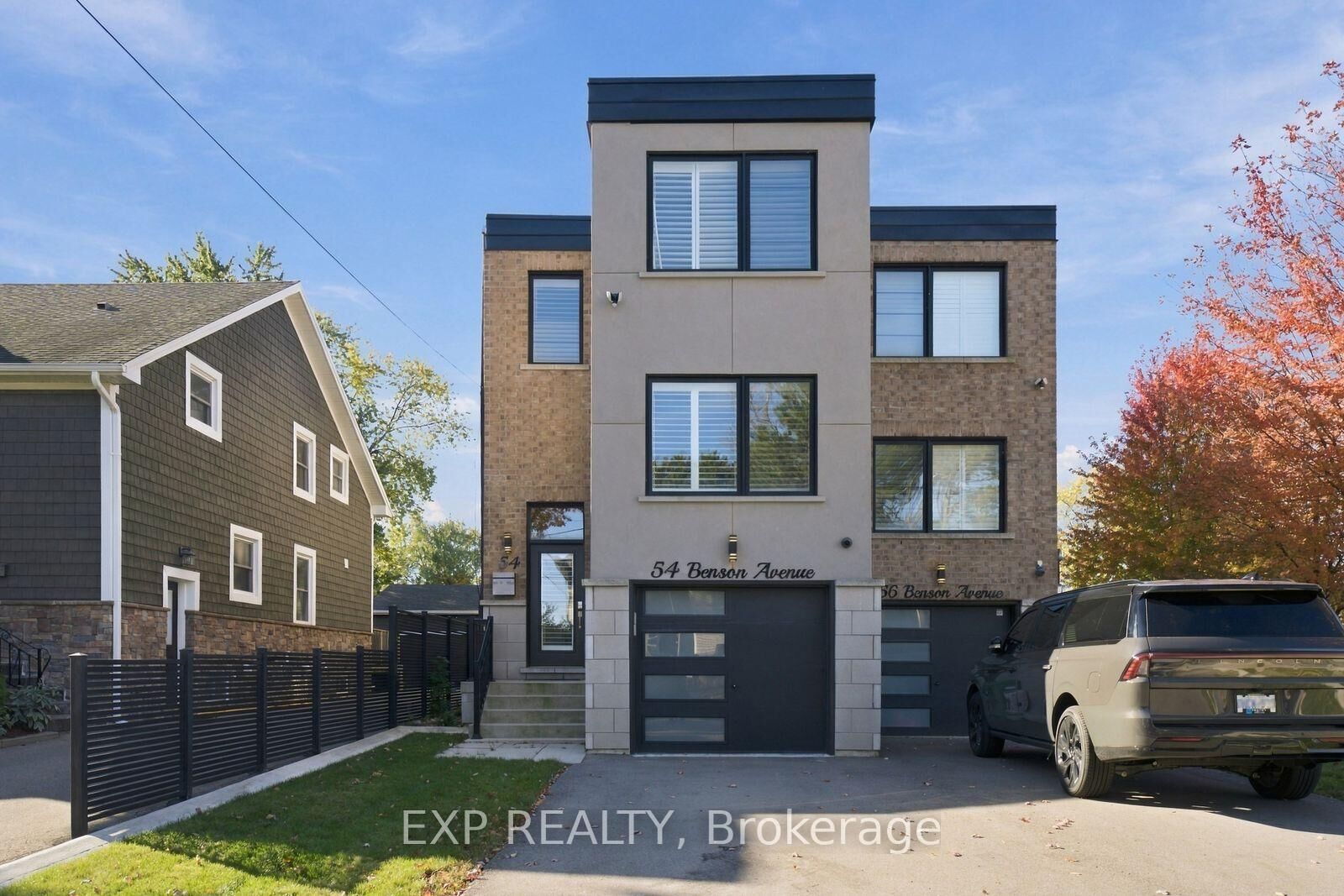 Property Photo:  54 Benson Avenue  ON L5H 2P4 