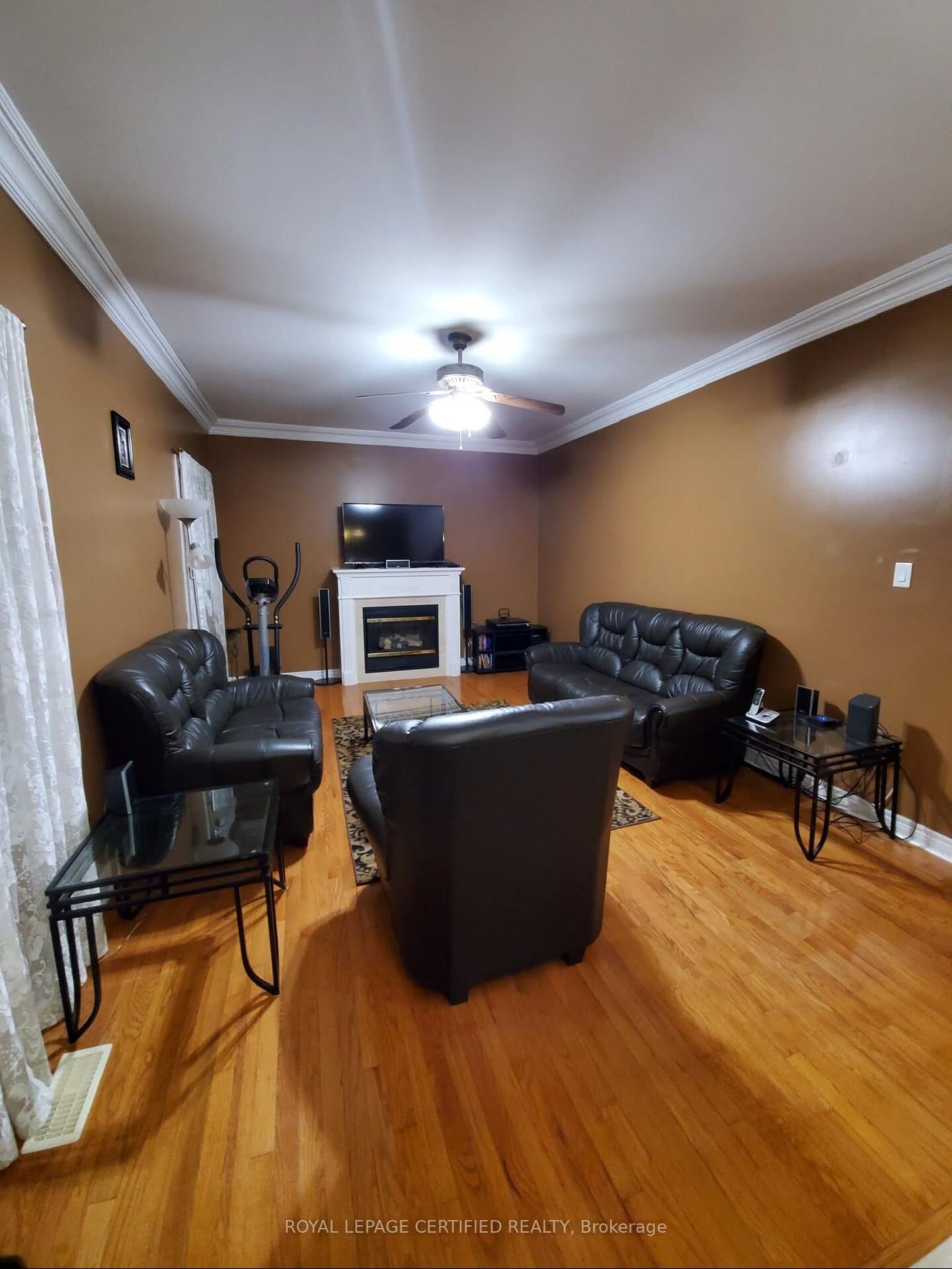 Property Photo:  35 Citadel Crescent Upper Level  ON L6P 1X8 