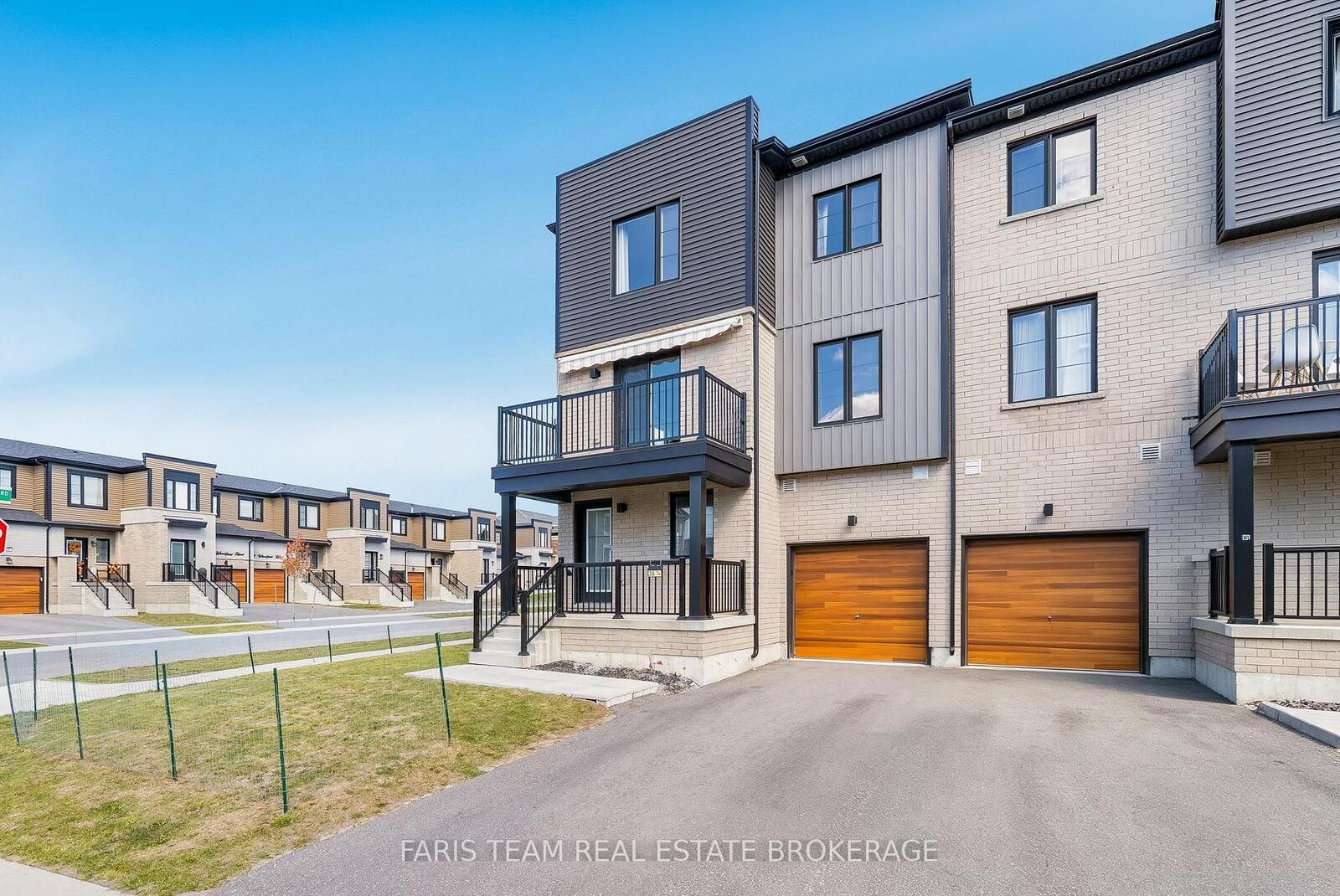 Property Photo: 38 Silo Mews ON L9J 0V3